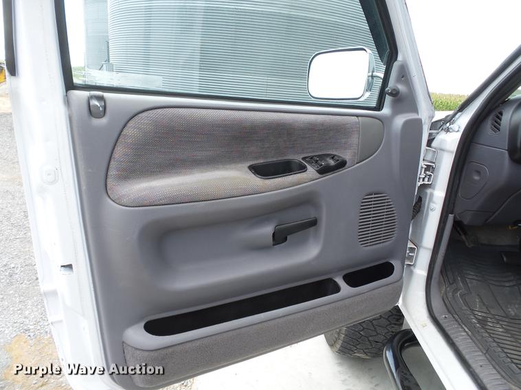 image for item DB7070 2001 Dodge Ram 2500 pickup truck