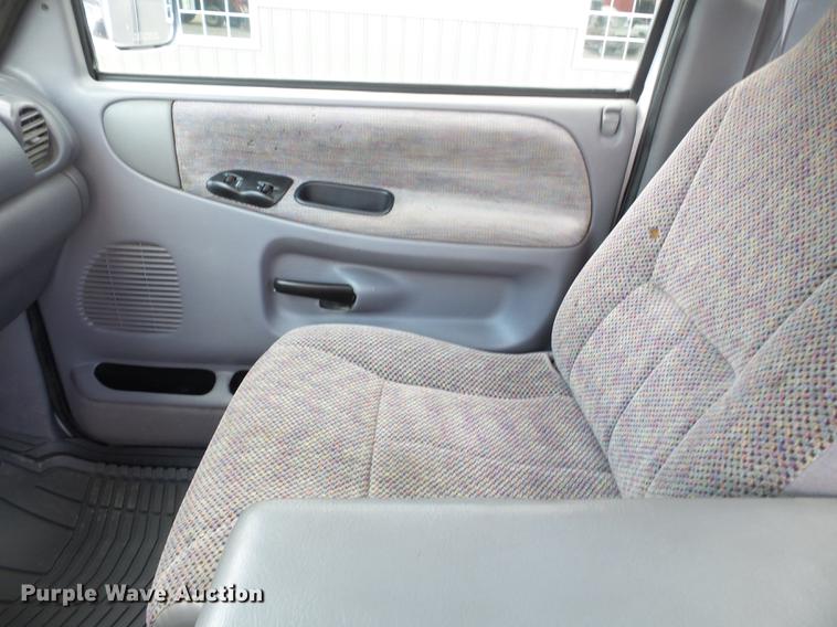 image for item DB7070 2001 Dodge Ram 2500 pickup truck