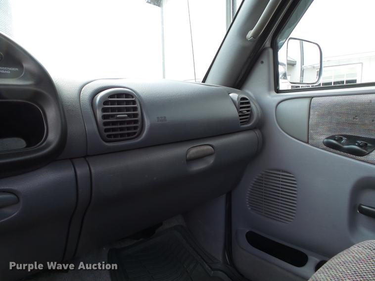 image for item DB7070 2001 Dodge Ram 2500 pickup truck