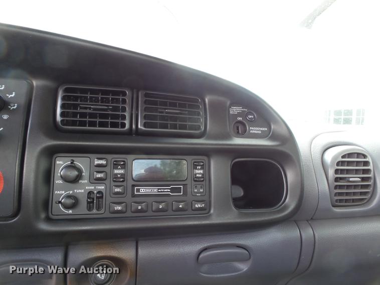 image for item DB7070 2001 Dodge Ram 2500 pickup truck