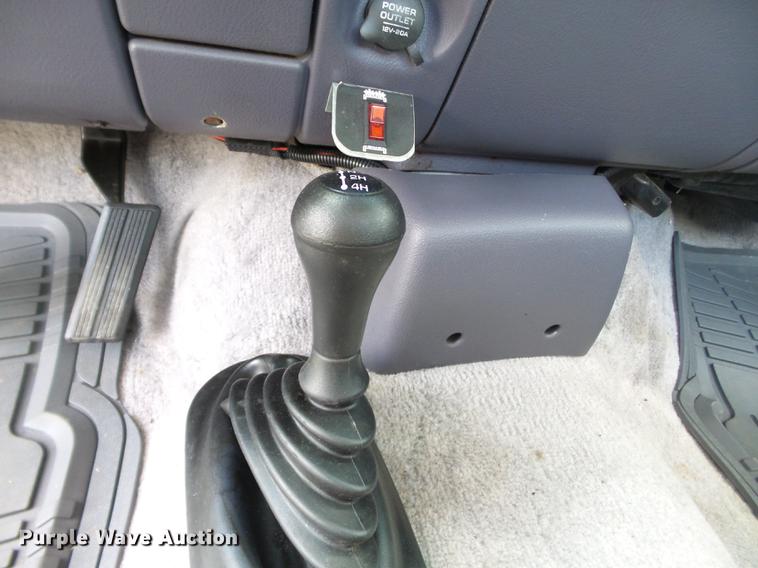 image for item DB7070 2001 Dodge Ram 2500 pickup truck