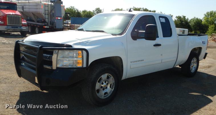 image for item DB8351 2010 Chevrolet Silverado 1500 Z71 Ext. Cab pickup truck