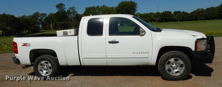 image for item DB8351 2010 Chevrolet Silverado 1500 Z71 Ext. Cab pickup truck