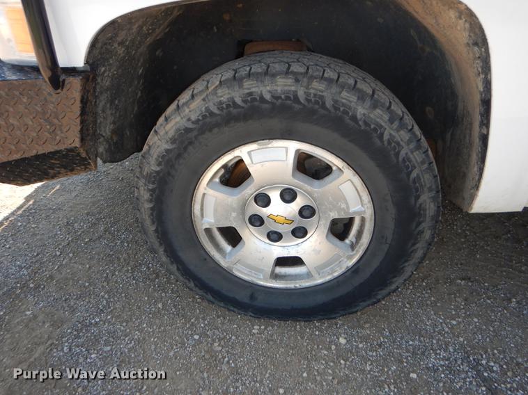 image for item DB8351 2010 Chevrolet Silverado 1500 Z71 Ext. Cab pickup truck