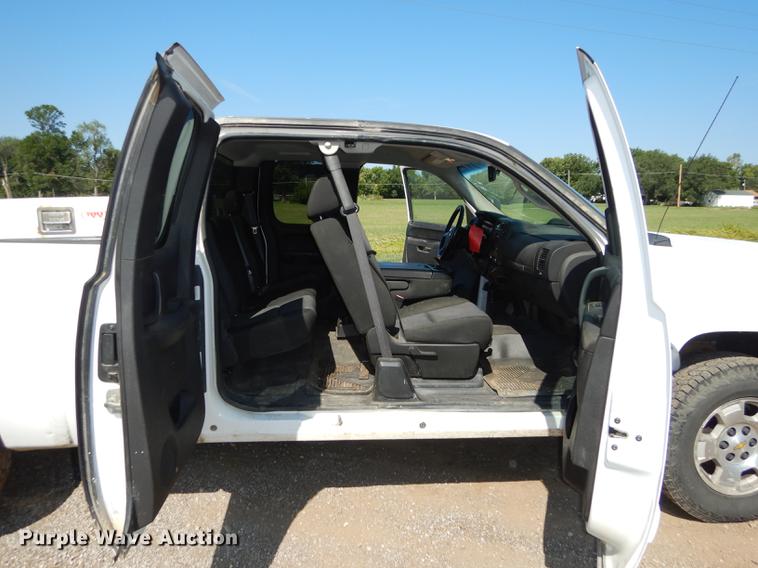 image for item DB8351 2010 Chevrolet Silverado 1500 Z71 Ext. Cab pickup truck