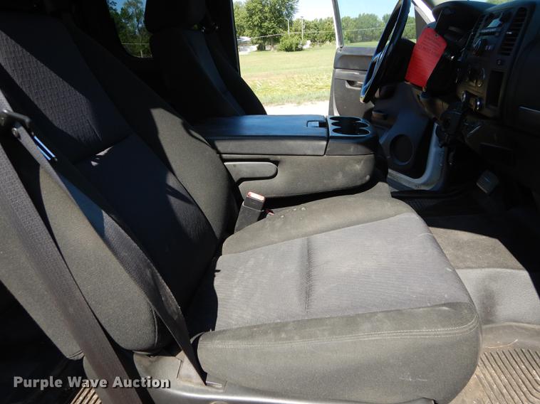 image for item DB8351 2010 Chevrolet Silverado 1500 Z71 Ext. Cab pickup truck