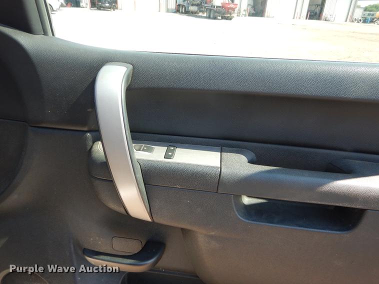 image for item DB8351 2010 Chevrolet Silverado 1500 Z71 Ext. Cab pickup truck