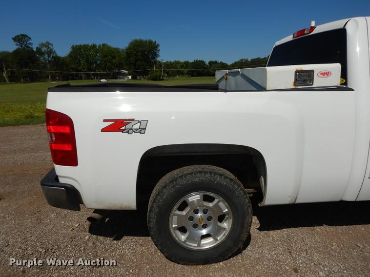 image for item DB8351 2010 Chevrolet Silverado 1500 Z71 Ext. Cab pickup truck