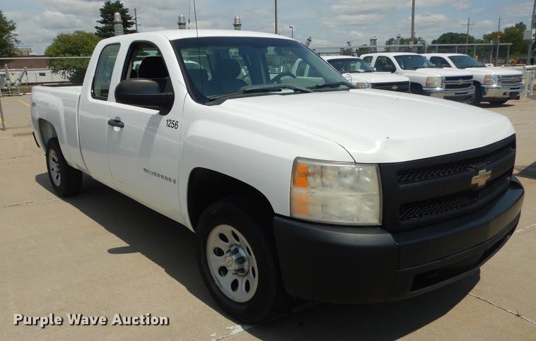 image for item DB8364 2007 Chevrolet Silverado 1500 Ext. Cab pickup truck