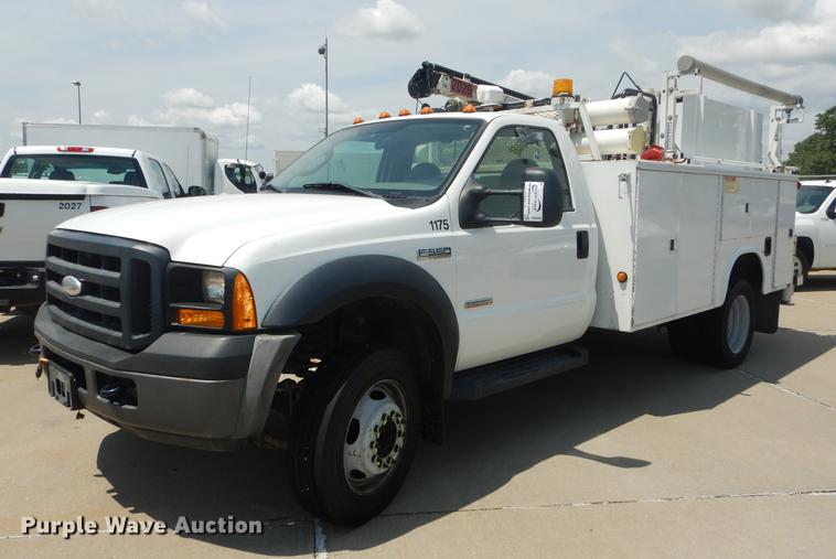 image for item DB8365 2007 Ford F550 Super Duty XL utility truck with crane