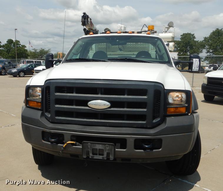 image for item DB8365 2007 Ford F550 Super Duty XL utility truck with crane
