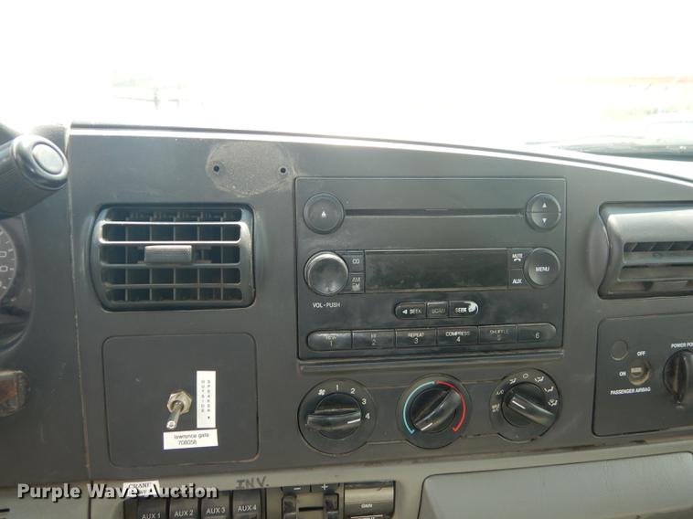 image for item DB8365 2007 Ford F550 Super Duty XL utility truck with crane