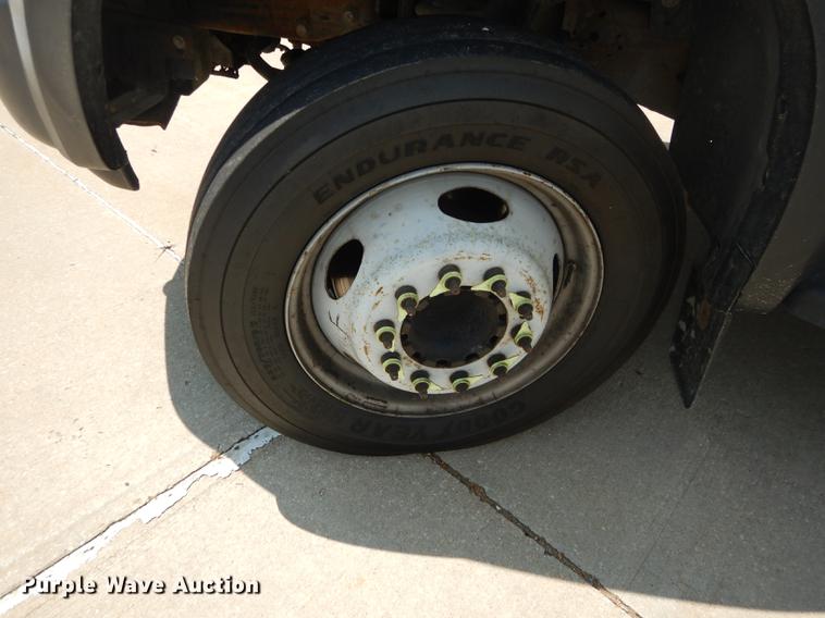 image for item DB8365 2007 Ford F550 Super Duty XL utility truck with crane