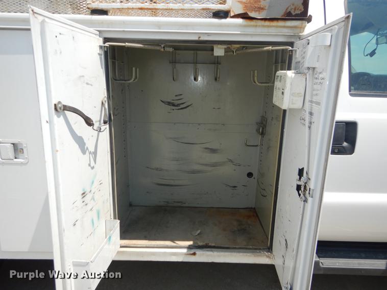 image for item DB8365 2007 Ford F550 Super Duty XL utility truck with crane