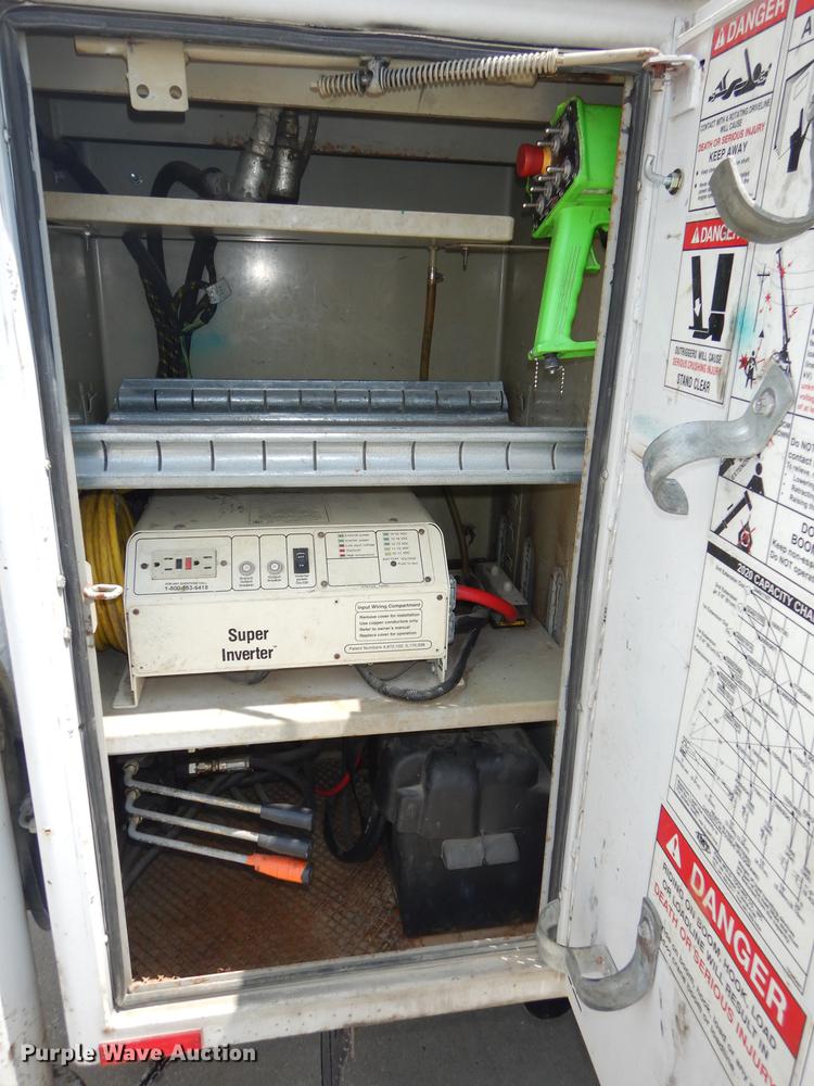 image for item DB8365 2007 Ford F550 Super Duty XL utility truck with crane