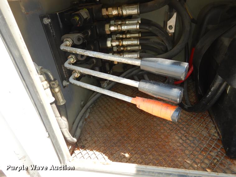 image for item DB8365 2007 Ford F550 Super Duty XL utility truck with crane