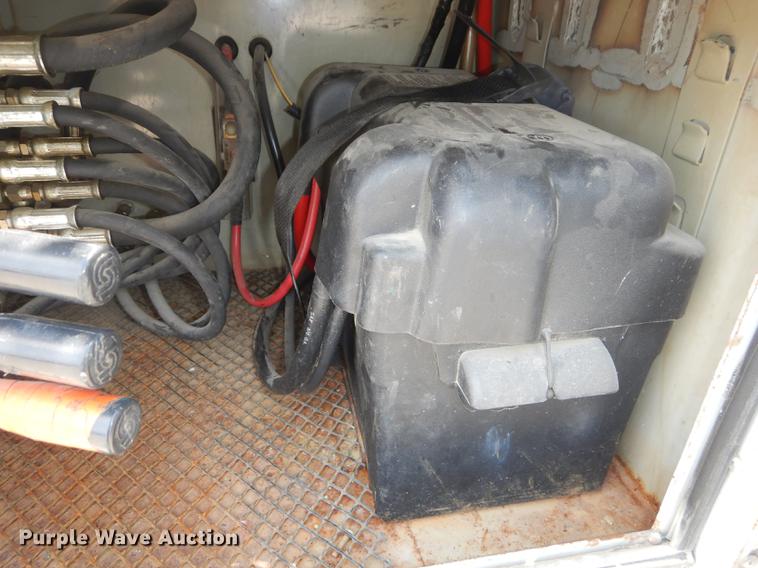 image for item DB8365 2007 Ford F550 Super Duty XL utility truck with crane