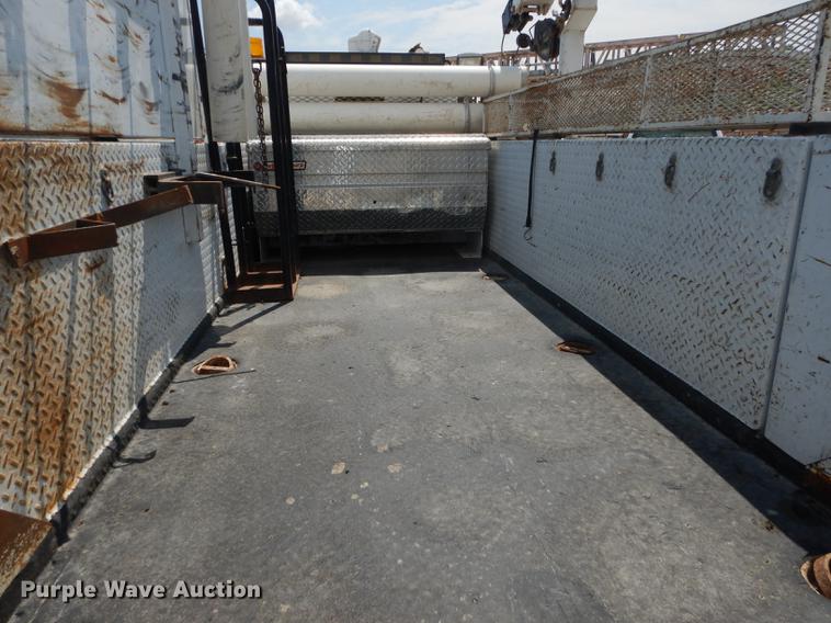 image for item DB8365 2007 Ford F550 Super Duty XL utility truck with crane