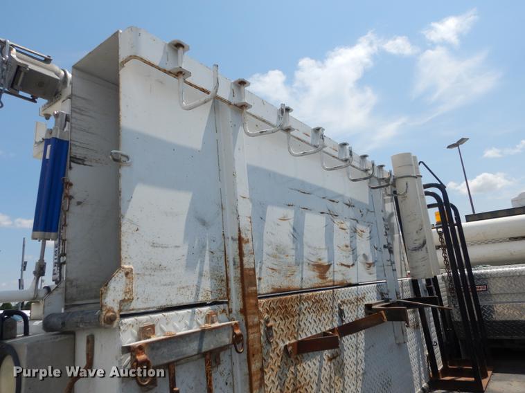 image for item DB8365 2007 Ford F550 Super Duty XL utility truck with crane