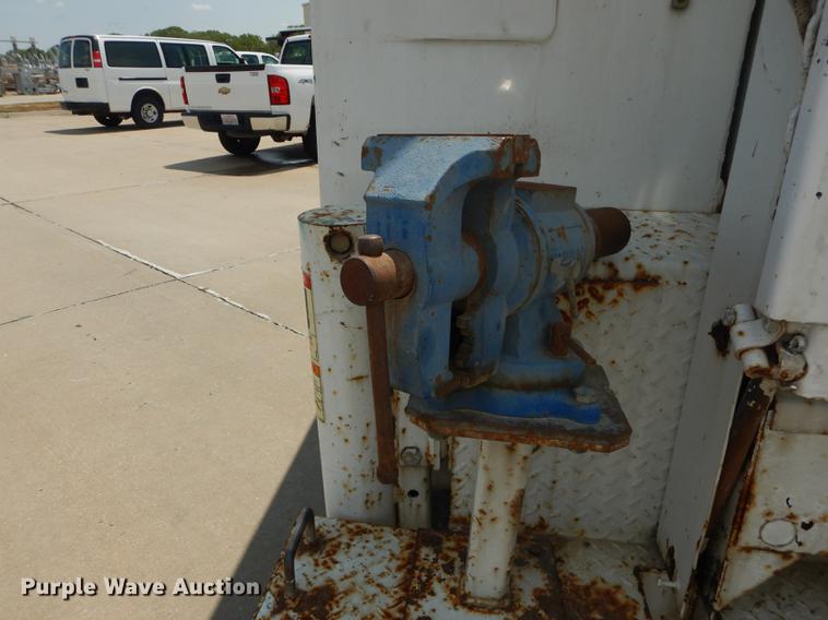 image for item DB8365 2007 Ford F550 Super Duty XL utility truck with crane