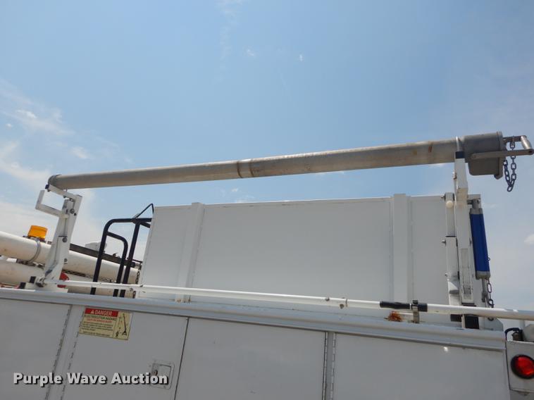 image for item DB8365 2007 Ford F550 Super Duty XL utility truck with crane