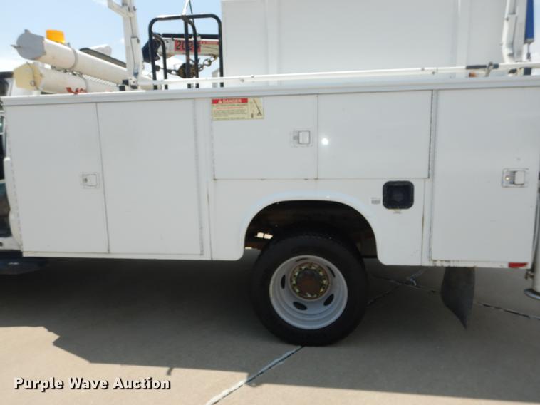 image for item DB8365 2007 Ford F550 Super Duty XL utility truck with crane