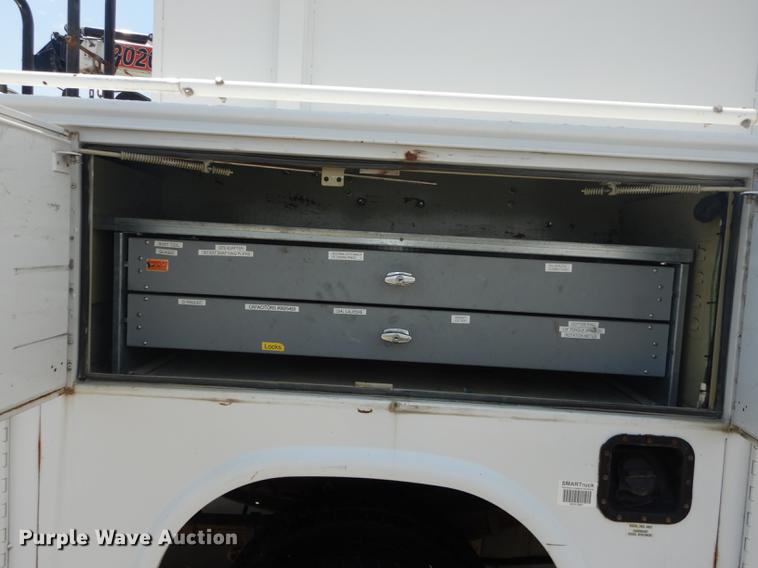 image for item DB8365 2007 Ford F550 Super Duty XL utility truck with crane