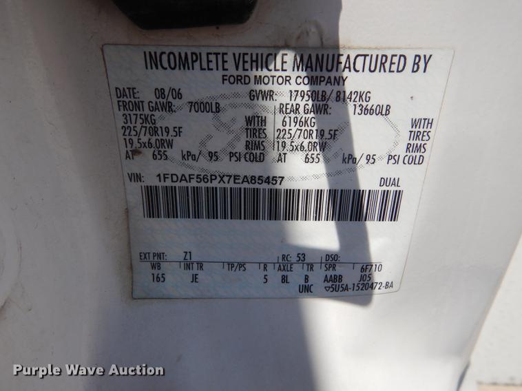 image for item DB8365 2007 Ford F550 Super Duty XL utility truck with crane