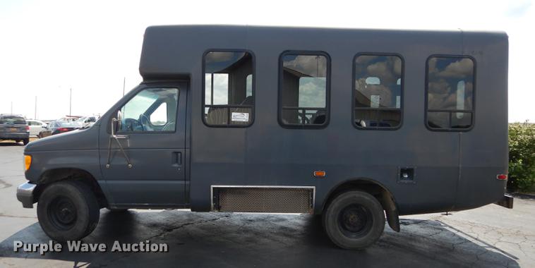 image for item DB8385 1995 Ford Econoline E350 shuttle bus