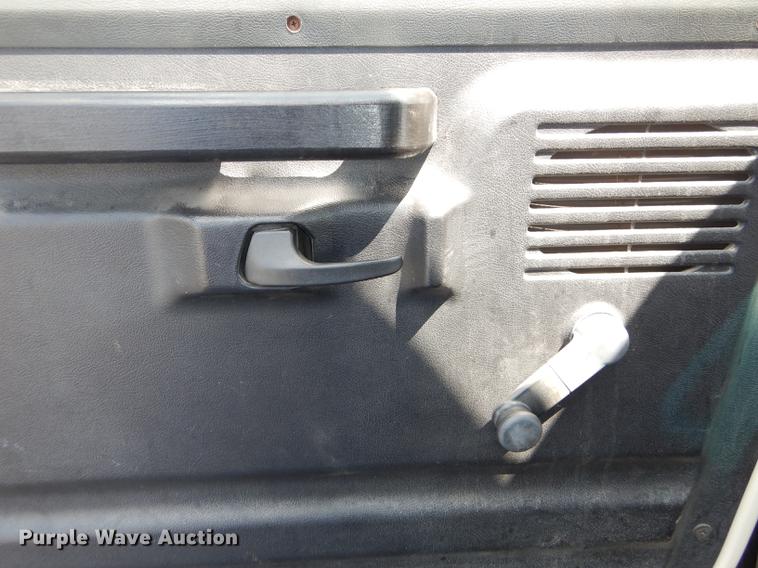 image for item DB8385 1995 Ford Econoline E350 shuttle bus