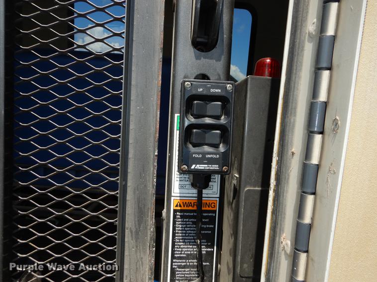 image for item DB8385 1995 Ford Econoline E350 shuttle bus