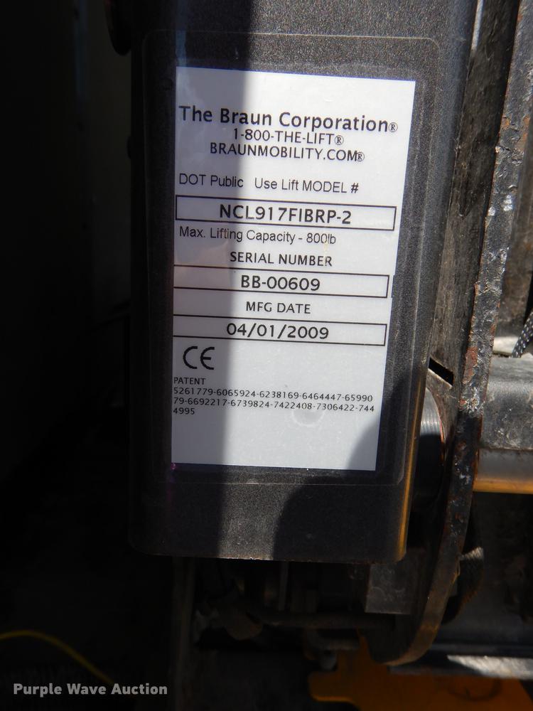 image for item DB8385 1995 Ford Econoline E350 shuttle bus