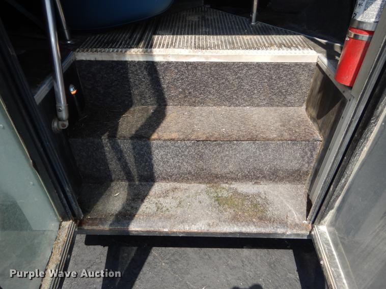 image for item DB8385 1995 Ford Econoline E350 shuttle bus