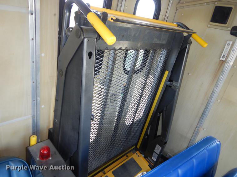 image for item DB8385 1995 Ford Econoline E350 shuttle bus