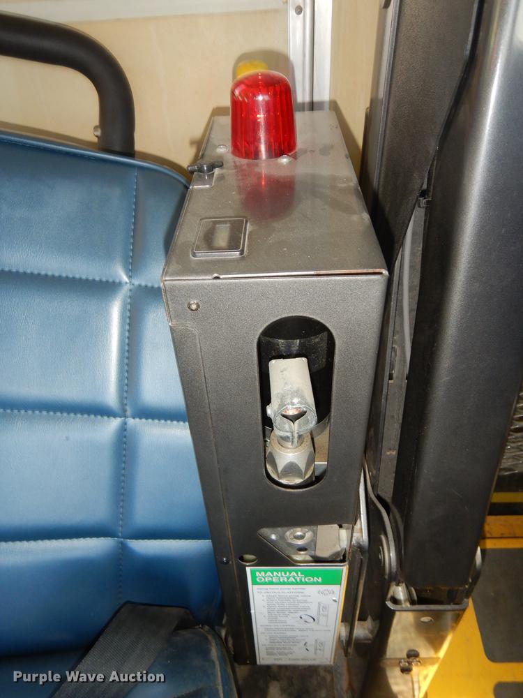 image for item DB8385 1995 Ford Econoline E350 shuttle bus