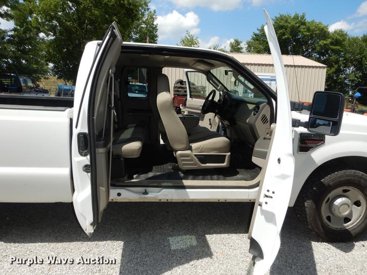 image for item DB8387 2008 Ford F250 Super Duty XL SuperCab pickup truck