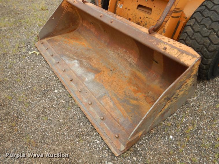 image for item DB8391 2004 Case 90XT skid steer