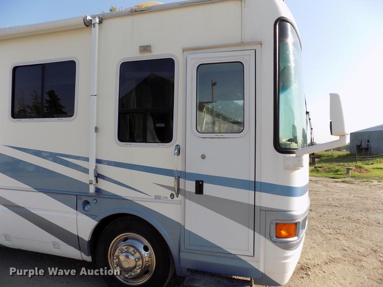 image for item DB9230 2002 National M390 RV