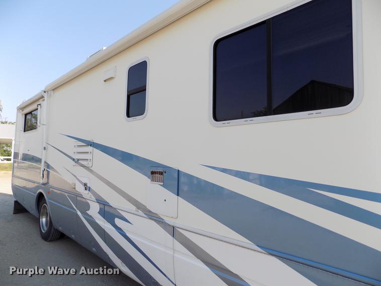 image for item DB9230 2002 National M390 RV