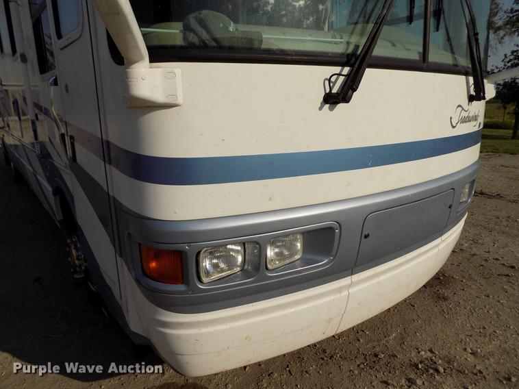 image for item DB9230 2002 National M390 RV