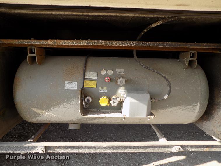 image for item DB9230 2002 National M390 RV