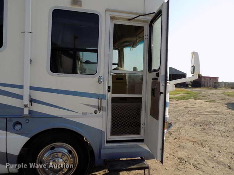 image for item DB9230 2002 National M390 RV