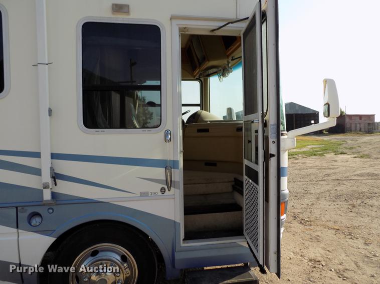 image for item DB9230 2002 National M390 RV