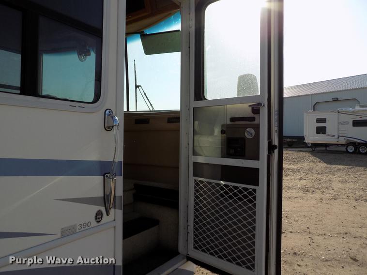 image for item DB9230 2002 National M390 RV