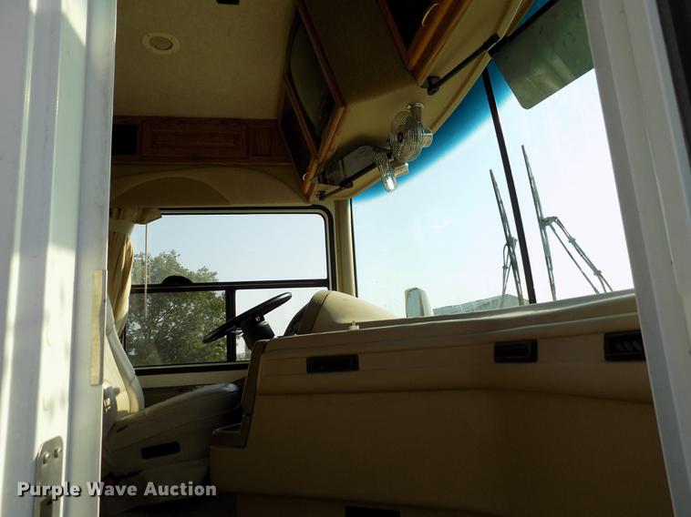 image for item DB9230 2002 National M390 RV