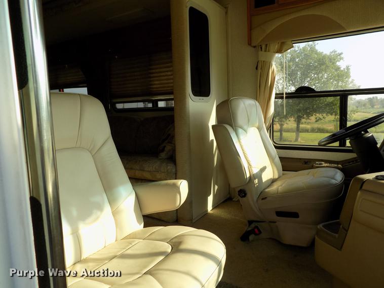 image for item DB9230 2002 National M390 RV