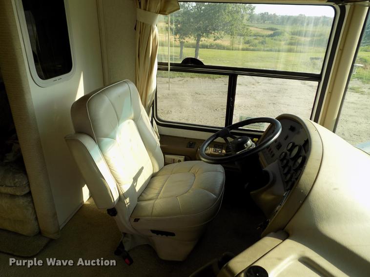 image for item DB9230 2002 National M390 RV