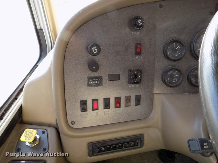 image for item DB9230 2002 National M390 RV