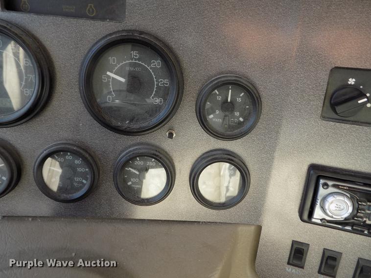 image for item DB9230 2002 National M390 RV