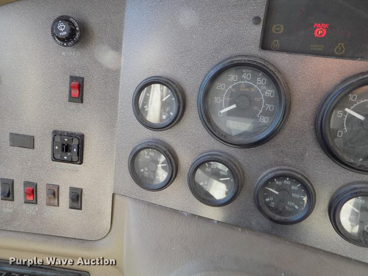 image for item DB9230 2002 National M390 RV